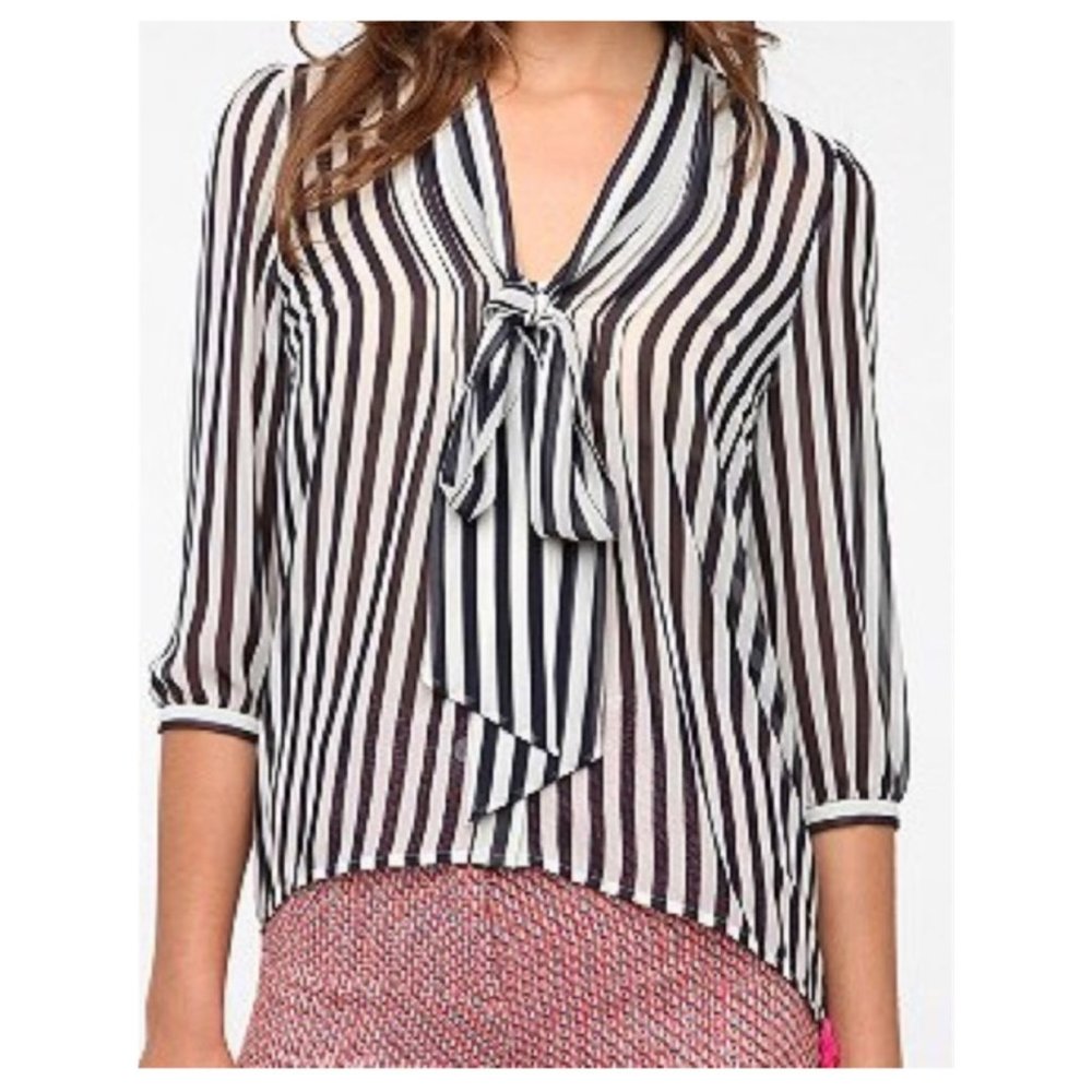 Pins and Needles UO Chiffon Tie-Neck Tunic S